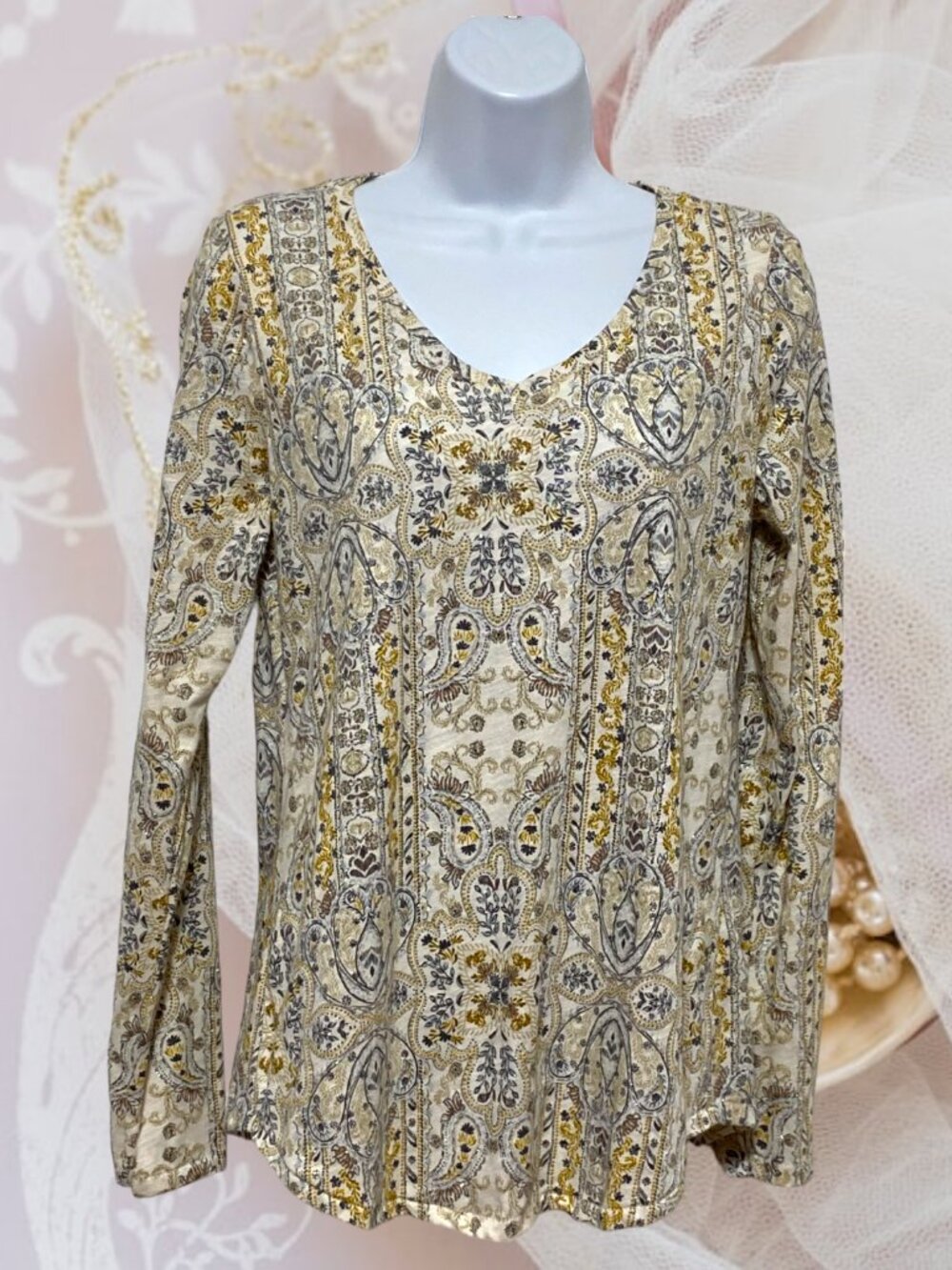 Sonoma-Women's Small Pullover Top Long Sleeve V-Neckline Silver Sparkle Design